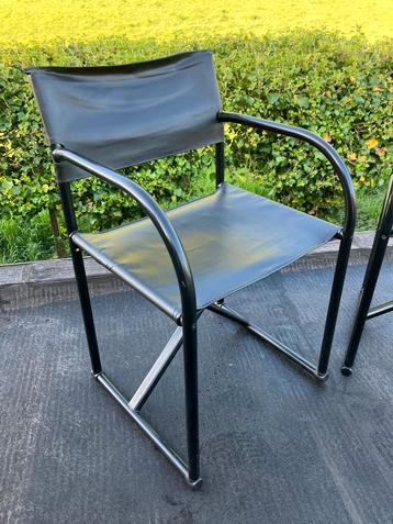 Paar zwarte 'regisseur' stoelen beschikbaar voor biedingen