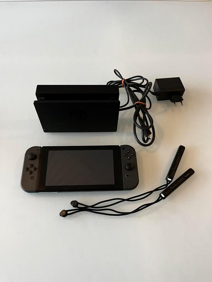 Nintendo switch grijs console spelcomputer krasvrij scherm, Games en Spelcomputers, Spelcomputers | Nintendo Switch, Zo goed als nieuw