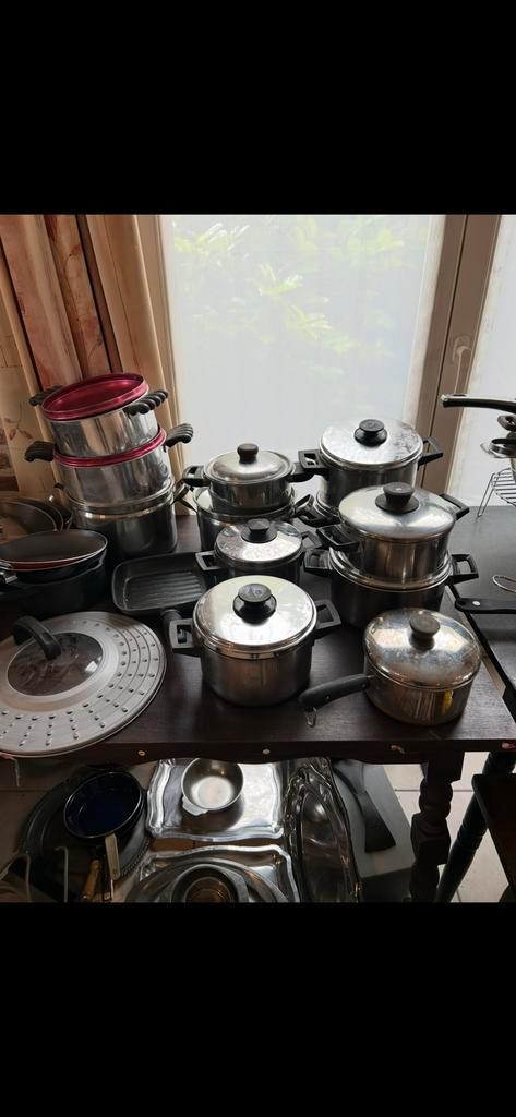 Diverse keuken gerief potten pannen glazen serviezen enz, Huis en Inrichting, Keuken | Potten en Pannen, Ophalen