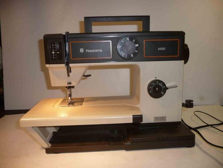 Machine à coudre HUSQVARNA - 4100 - robuste, Hobby en Vrije tijd, Naaimachines en Toebehoren, Zo goed als nieuw, Naaimachine, Husqvarna