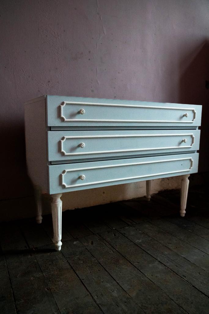 Vintage lichtblauwe commode, Huis en Inrichting, Kasten | Ladekasten, Zo goed als nieuw, Ophalen