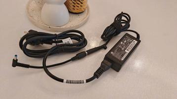 Originele HP laptopoplader met blauwe kop beschikbaar voor biedingen