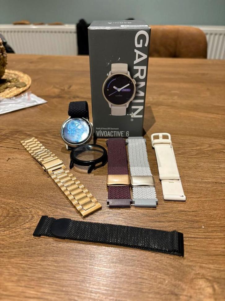 GARMIN vivoactive 6, Handtassen en Accessoires, Smartwatches, Zo goed als nieuw, iOS, Wit, Afstand, Calorieverbanding, Conditie