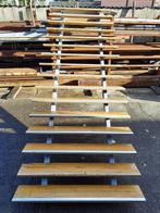 Escalier robuste en acier avec marches en bois dur +/- 285 c, Bricolage & Construction, Enlèvement, Utilisé, Escalier, 2 à 4 mètres