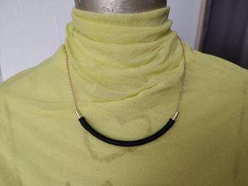 Zwarte ketting beschikbaar voor biedingen