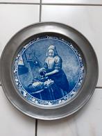 Delfts blauw bord met tinnen rand., Ophalen