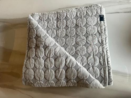 Hay bedsprei 220 x 230 cm - nieuwprijs 239€, Huis en Inrichting, Woonaccessoires | Plaids en Woondekens, Zo goed als nieuw, Ophalen