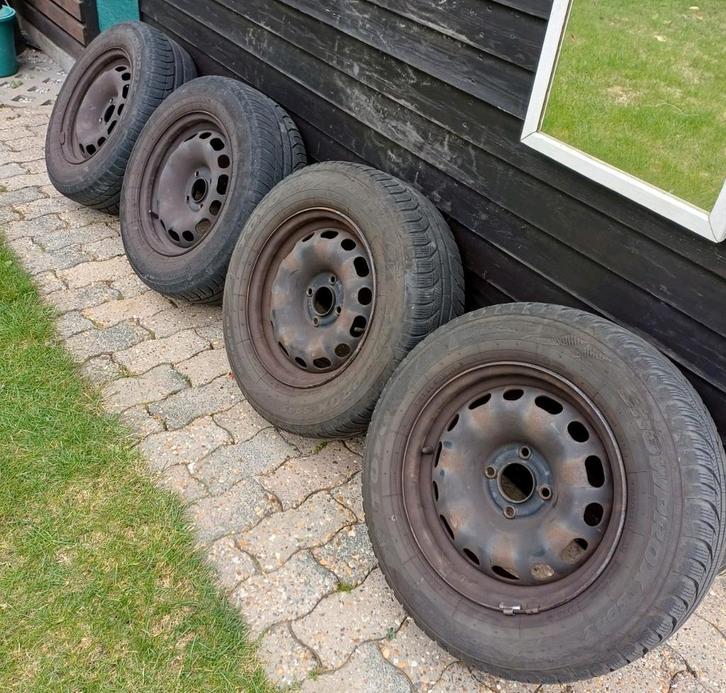 Winterbanden op velg. Peugeot/Citroën, Partner/Berlingo, Auto-onderdelen, Banden en Velgen, Banden en Velgen, Winterbanden, 15 inch