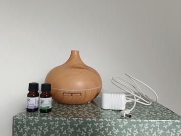 Aroma diffuser met licht + 2 geuroliën beschikbaar voor biedingen