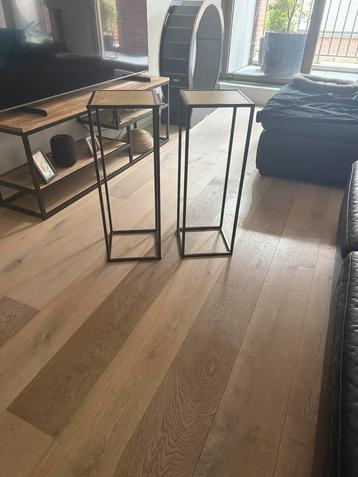 Plantenstandaard 2 stuks 25x25x70 beschikbaar voor biedingen