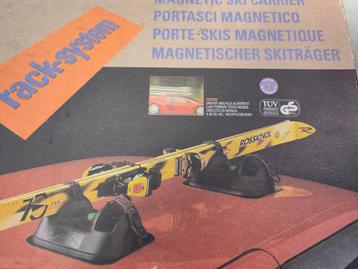 Magnetische drager voor 2 paar skiën  beschikbaar voor biedingen