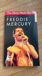 The Show Must Go On - Het leven van Freddie Mercury, Gelezen, Ophalen of Verzenden, Artiest, Rick Sky