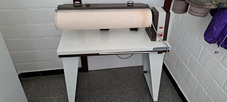 GLORIA Miele strijkmachine werkt perfect, Elektronische apparatuur, Zonnebanken en Gezichtsbruiners, Gebruikt, Overige modellen