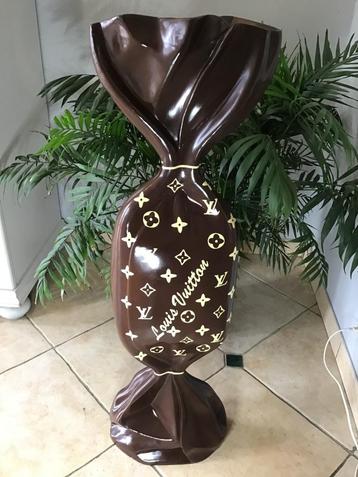 Artheos - Bonbon candy XXL Louis Vuitton beschikbaar voor biedingen