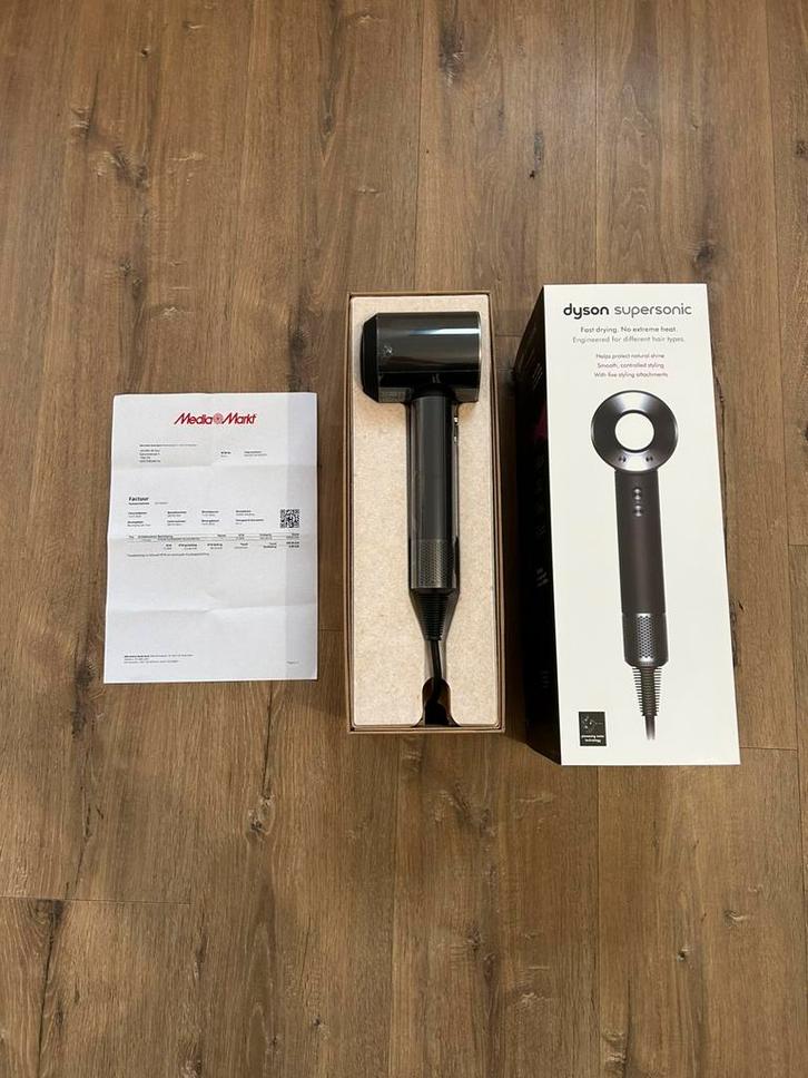 Dyson supersonic föhn black/nikkel Gloednieuw!, Elektronische apparatuur, Persoonlijke Verzorgingsapparatuur, Zo goed als nieuw
