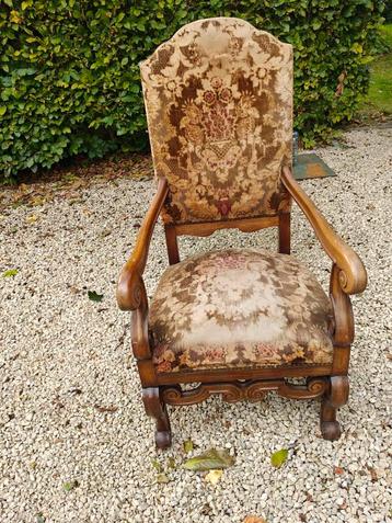 Klassieke eiken stoel beschikbaar voor biedingen