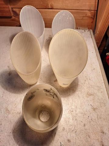 Een lot gelazen kappen geen plastiek !  beschikbaar voor biedingen