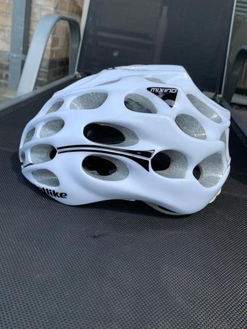 Racefietshelm Catlike Mixino beschikbaar voor biedingen