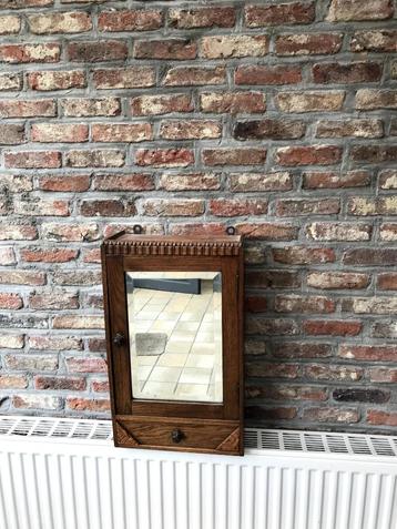 Compact Toiletkastje in Massieve Eik – Tijdloze Klasse in Kl beschikbaar voor biedingen