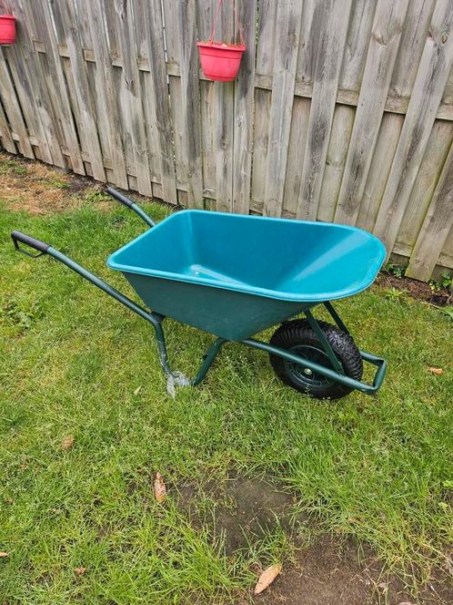 Kruiwagen met groene kunststof bak pvc Nieuwe voor 50 euro, Doe-het-zelf en Bouw, Transportwagens, Nieuw, Ophalen