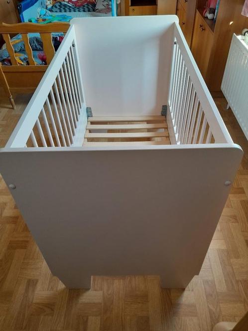 baby bed, Kinderen en Baby's, Kinderkamer | Bedden, Gebruikt, Lattenbodem, Matras, Ophalen