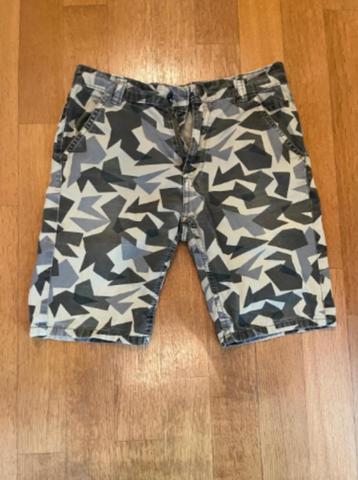 zomershort maat 140/ 10 jaar beschikbaar voor biedingen