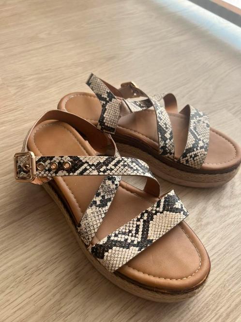 Sandalen met dierenprint maat 39, Kleding | Dames, Schoenen, Gedragen, Sandalen of Muiltjes, Ophalen of Verzenden