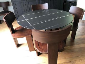 4 retro massief houten brutalist eetkamerstoelen beschikbaar voor biedingen