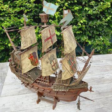 grote antieke miniatuur van driemaster beschikbaar voor biedingen