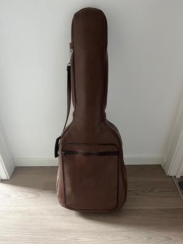 klassieke gitaar met hoes merk: Cuenca model 30 beschikbaar voor biedingen
