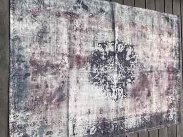 Geprint tapijt 140x193cm beschikbaar voor biedingen
