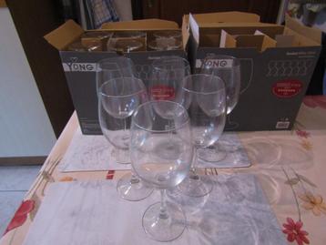  12 Wijn glazen hoogte 22 cm . beschikbaar voor biedingen