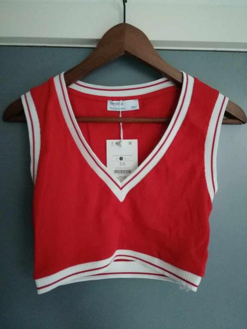 Bershka - Rood/wit topje met V-hals, Kleding | Dames, Topjes, Nieuw, Maat 36 (S), Rood, Zonder mouw, Ophalen of Verzenden