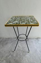 Vintage tafel tafeltje metaal mozaiek tegeltjes groen, 45 à 60 cm, Vintage, Enlèvement, Moins de 55 cm