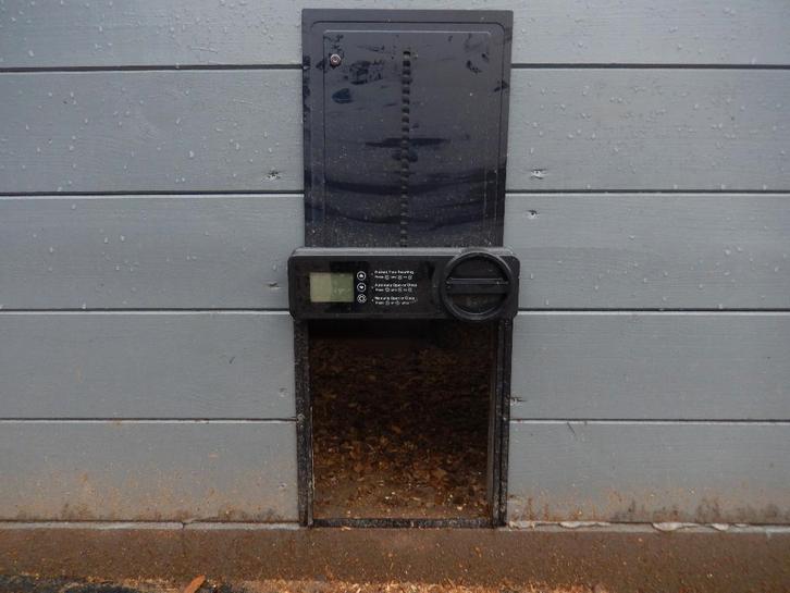 Kippenluik automatisch, Dieren en Toebehoren, Pluimvee | Toebehoren, Zo goed als nieuw, Ophalen of Verzenden