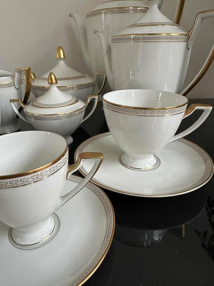 groot porcelein servies met gouden afwerking, Antiek en Kunst, Antiek | Servies compleet, Ophalen