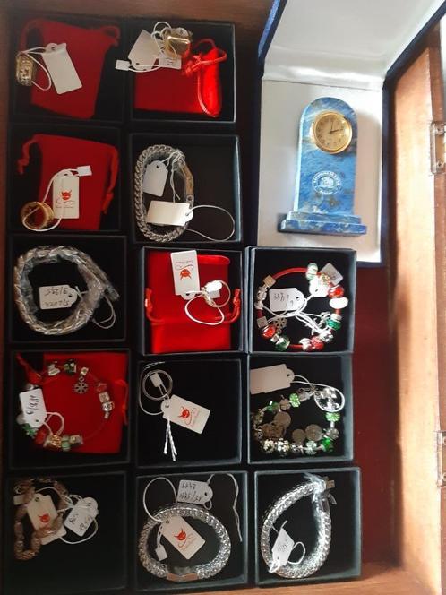 JUWELEN  nieuw in de doos +/- 15 Stuks, Verzamelen, Overige Verzamelen, Nieuw, Ophalen