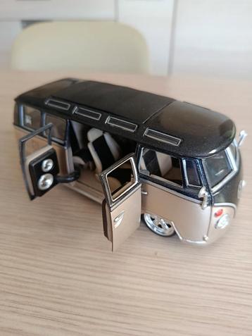 Maisto Volkswagen t1 samba bus 1:32, Enlèvement ou Envoi, Comme neuf