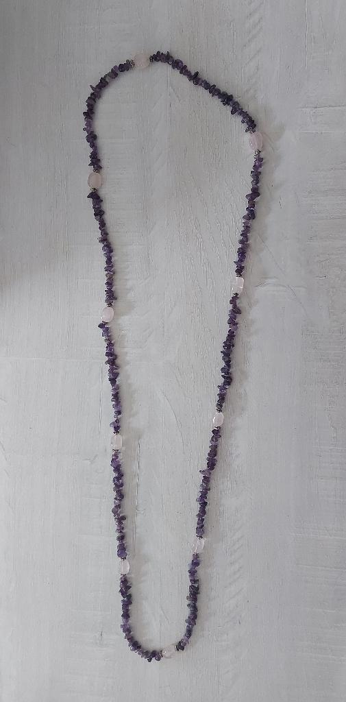 Collier mauve et blanc, Bijoux, Sacs & Beauté, Colliers, Comme neuf, Synthétique, Violet, Enlèvement