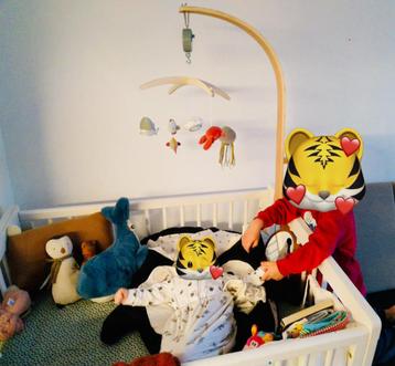 Wit babypark met matras beschikbaar voor biedingen
