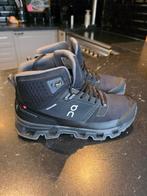 On Cloud hoge schoenen, Ophalen