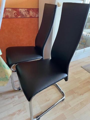 Stoelen beschikbaar voor biedingen