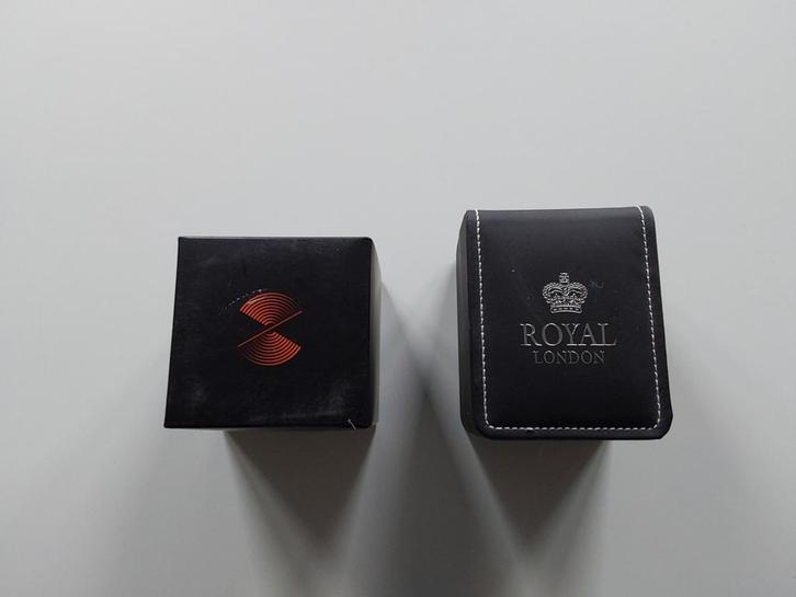 DEUX MONTRES POUR HOMMES, Bijoux, Sacs & Beauté, Montres | Hommes, Utilisé, Montre-bracelet, Autres matériaux, Autres matériaux