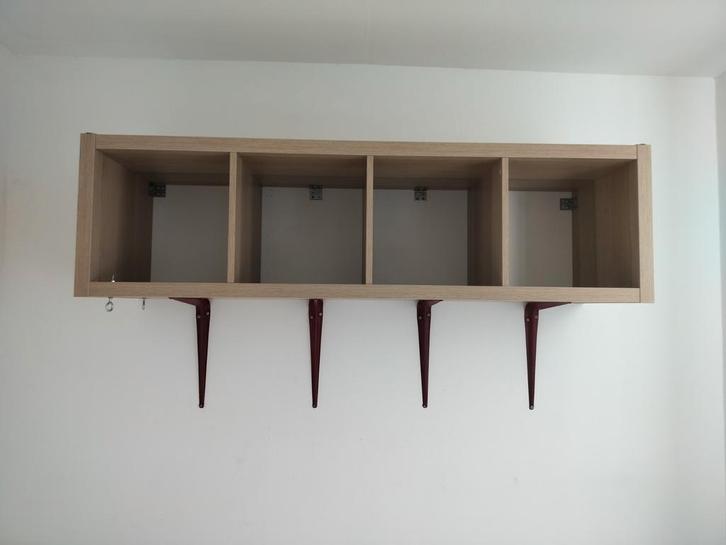 Ikea Kallax aan de muur, Huis en Inrichting, Woonaccessoires | Kapstokken, Ophalen
