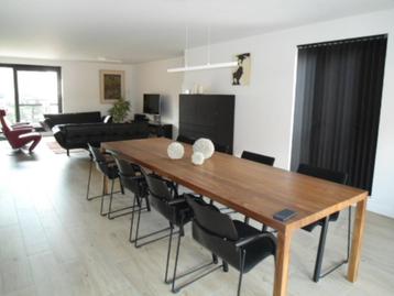Tafel in Europese Notelaar naar M.V. Severen beschikbaar voor biedingen