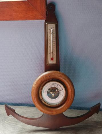 Antieke maritieme barometer temperatuurmeter. beschikbaar voor biedingen