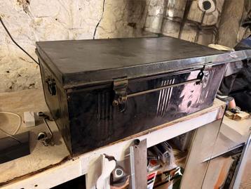 malle metallique (2 pieces) beschikbaar voor biedingen