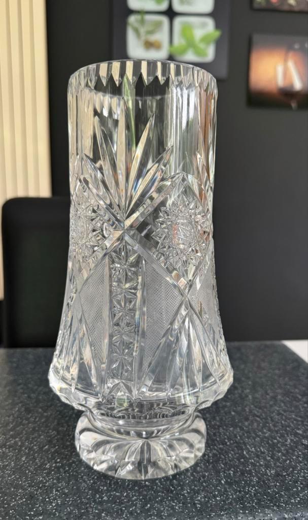 Magnifique vase en cristal taillé en parfait état, Antiquités & Art, Antiquités | Verre & Cristal, Enlèvement ou Envoi