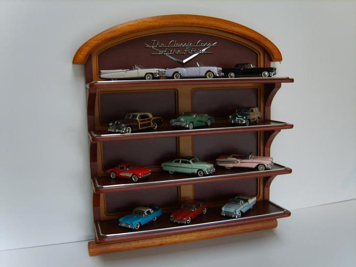 Complete reeks incl. rek handgemaakte cars of the fifties, Hobby en Vrije tijd, Modelauto's | Overige schalen, Zo goed als nieuw