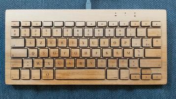 Orée houten toetsenbord (azerty) beschikbaar voor biedingen